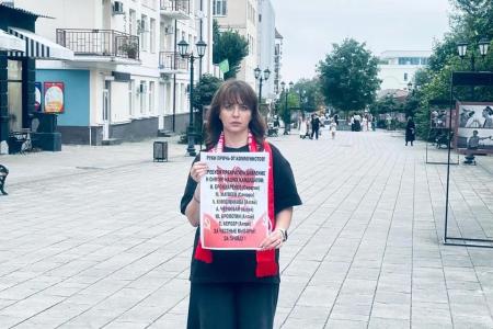 В Нальчике прошла серия одиночных пикетов с требованием возвращения представителей КПРФ в избирательный процесс