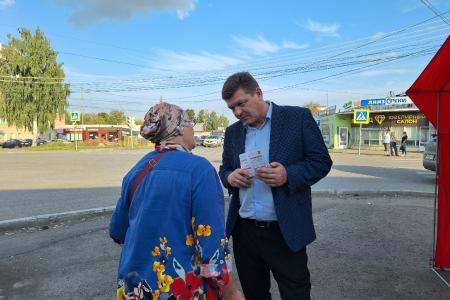 Юрий Балахонцев в Ленинском районе Ижевска провел уличный приём жителей Татар-базара