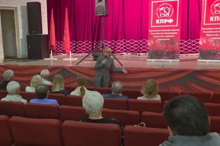 Пермский край. Депутат Законодательного Собрания Ксения Айтакова встретилась с жителями Чусового