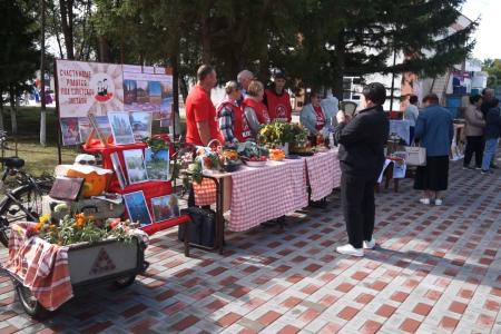 В празднике в честь юбилея рабочего поселка Нововаршавка принял участие первый секретарь Омского обкома КПРФ, депутат Госдумы РФ Андрей Алехин