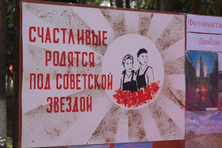 В празднике в честь юбилея рабочего поселка Нововаршавка принял участие первый секретарь Омского обкома КПРФ, депутат Госдумы РФ Андрей Алехин