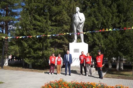 В празднике в честь юбилея рабочего поселка Нововаршавка принял участие первый секретарь Омского обкома КПРФ, депутат Госдумы РФ Андрей Алехин