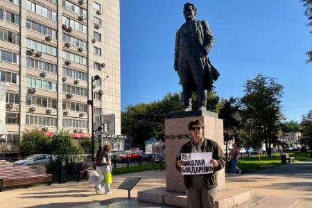 Саратовские коммунисты провели серию одиночных пикетов в поддержку кандидатов-коммунистов, которые сегодня сталкиваются с политическим давлением