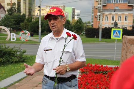 В Иванове коммунисты и сторонники КПРФ почтили память рабочих, расстрелянных 111 лет назад