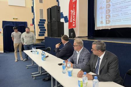Завершился визит Владимира Кашина в Серпухов встречей с жителями в ДК «Большевик»