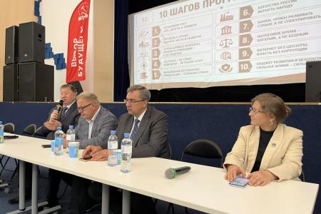 Завершился визит Владимира Кашина в Серпухов встречей с жителями в ДК «Большевик»