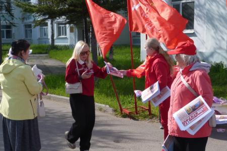 В Магадане прошла очередная акция «Красные в городе»