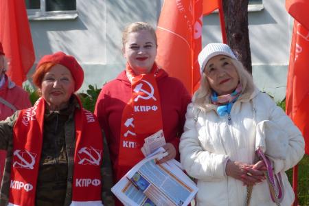 В Магадане прошла очередная акция «Красные в городе»