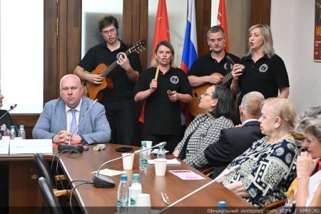 «Когда мы едины — мы непобедимы!»: Российский общественный комитет борется за свободу Николаса Мадуро