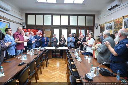 «Когда мы едины — мы непобедимы!»: Российский общественный комитет борется за свободу Николаса Мадуро