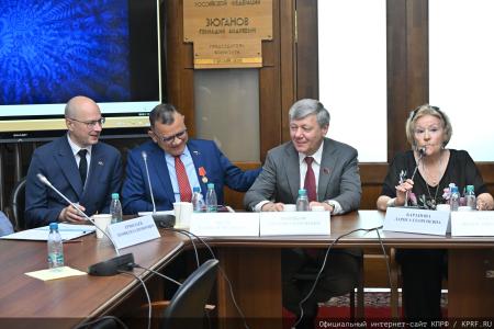 «Когда мы едины — мы непобедимы!»: Российский общественный комитет борется за свободу Николаса Мадуро