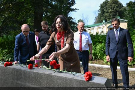 Геннадий Зюганов посетил музей-усадьбу Спасское-Лутовиново