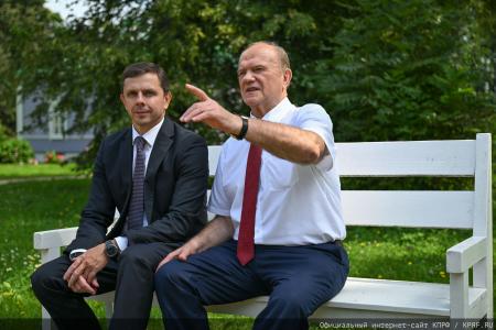 Геннадий Зюганов посетил музей-усадьбу Спасское-Лутовиново