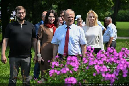 Геннадий Зюганов посетил музей-усадьбу Спасское-Лутовиново
