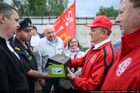 КПРФ отправила 159-й гуманитарный конвой под лозунгом «Все для Победы!»