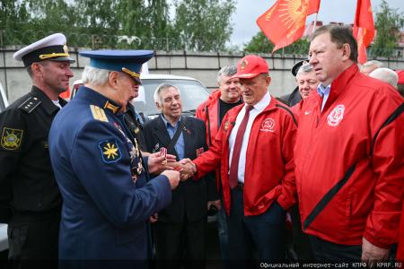 КПРФ отправила 159-й гуманитарный конвой под лозунгом «Все для Победы!»