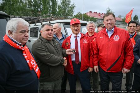 КПРФ отправила 159-й гуманитарный конвой под лозунгом «Все для Победы!»