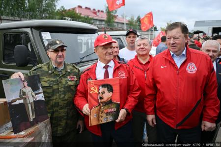 КПРФ отправила 159-й гуманитарный конвой под лозунгом «Все для Победы!»