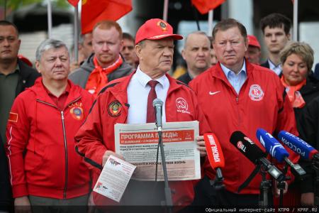 КПРФ отправила 159-й гуманитарный конвой под лозунгом «Все для Победы!»