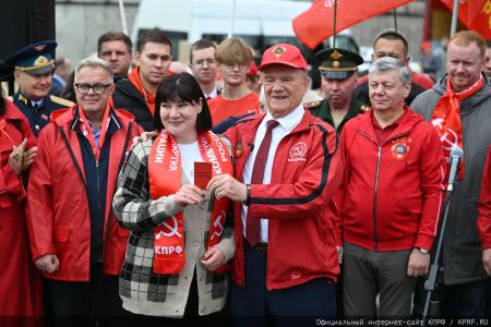 КПРФ отправила 159-й гуманитарный конвой под лозунгом «Все для Победы!»