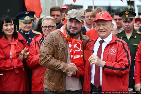 КПРФ отправила 159-й гуманитарный конвой под лозунгом «Все для Победы!»