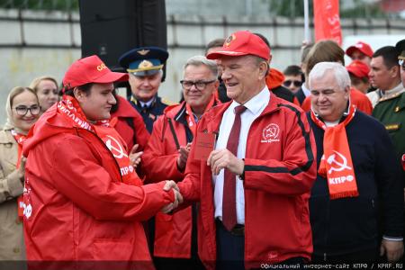 КПРФ отправила 159-й гуманитарный конвой под лозунгом «Все для Победы!»