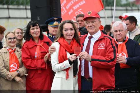 КПРФ отправила 159-й гуманитарный конвой под лозунгом «Все для Победы!»