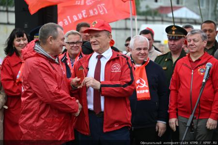 КПРФ отправила 159-й гуманитарный конвой под лозунгом «Все для Победы!»