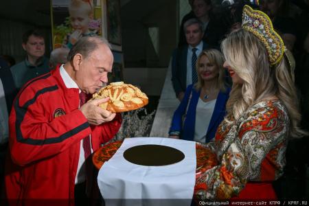 Геннадий Зюганов: Пчеловодство - самое удивительное и любимое занятие