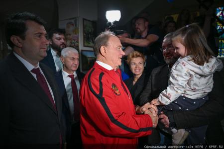 Геннадий Зюганов: Пчеловодство - самое удивительное и любимое занятие