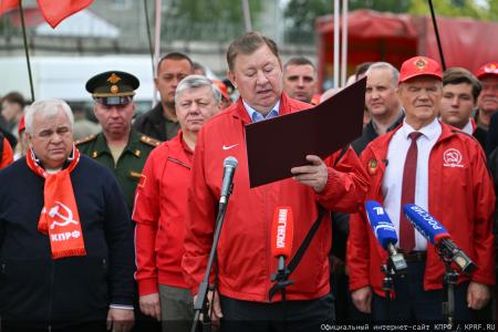 КПРФ отправила 159-й гуманитарный конвой под лозунгом «Все для Победы!»