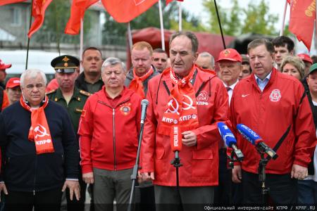 КПРФ отправила 159-й гуманитарный конвой под лозунгом «Все для Победы!»
