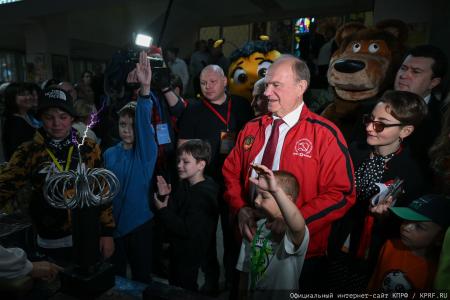 Геннадий Зюганов: Пчеловодство - самое удивительное и любимое занятие