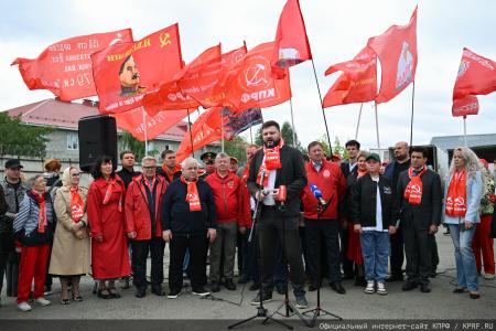 КПРФ отправила 159-й гуманитарный конвой под лозунгом «Все для Победы!»
