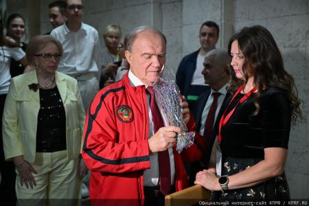 Геннадий Зюганов: Пчеловодство - самое удивительное и любимое занятие