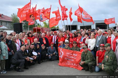 КПРФ отправила 159-й гуманитарный конвой под лозунгом «Все для Победы!»