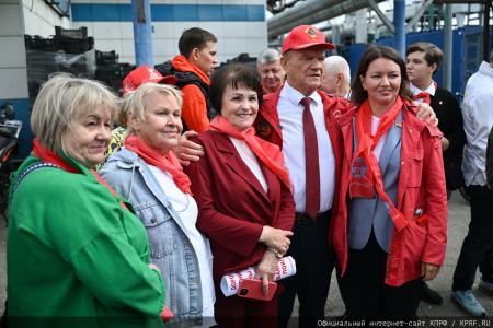 КПРФ отправила 159-й гуманитарный конвой под лозунгом «Все для Победы!»