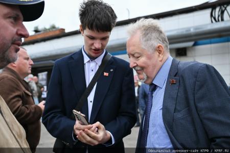 КПРФ отправила 159-й гуманитарный конвой под лозунгом «Все для Победы!»