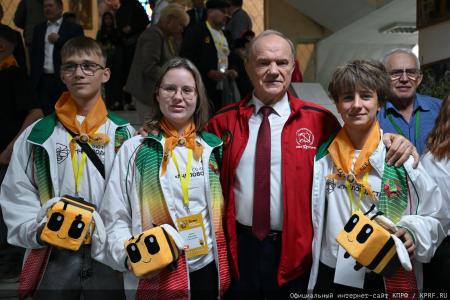 Геннадий Зюганов: Пчеловодство - самое удивительное и любимое занятие