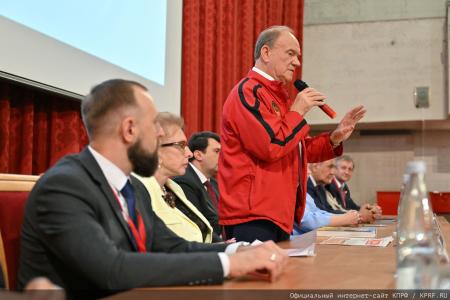 Геннадий Зюганов: Пчеловодство - самое удивительное и любимое занятие