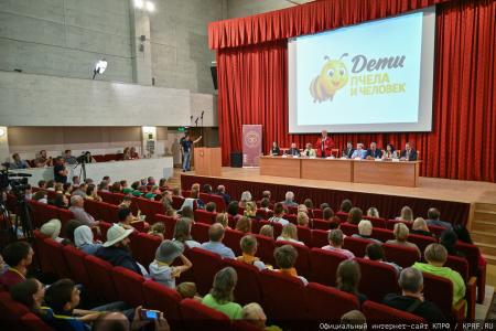 Геннадий Зюганов: Пчеловодство - самое удивительное и любимое занятие
