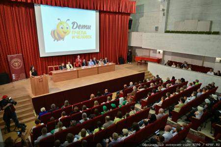Геннадий Зюганов: Пчеловодство - самое удивительное и любимое занятие
