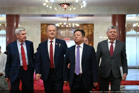 Геннадий Зюганов принял участие в круглом столе, посвященном 100-летию Цзян Цзэминя