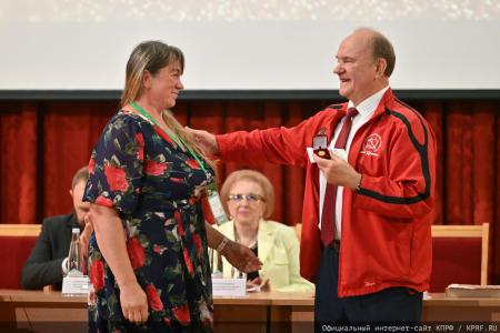 Геннадий Зюганов: Пчеловодство - самое удивительное и любимое занятие