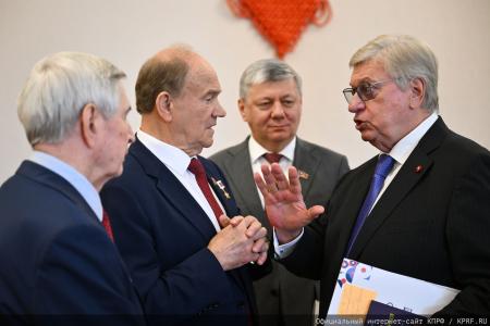 Геннадий Зюганов принял участие в круглом столе, посвященном 100-летию Цзян Цзэминя
