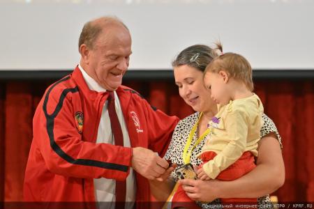 Геннадий Зюганов: Пчеловодство - самое удивительное и любимое занятие