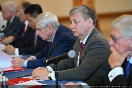 Геннадий Зюганов принял участие в круглом столе, посвященном 100-летию Цзян Цзэминя