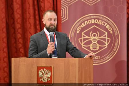 Геннадий Зюганов: Пчеловодство - самое удивительное и любимое занятие