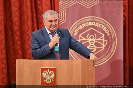 Геннадий Зюганов: Пчеловодство - самое удивительное и любимое занятие