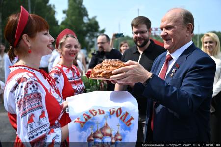 Геннадий Зюганов посетил музей-усадьбу Спасское-Лутовиново